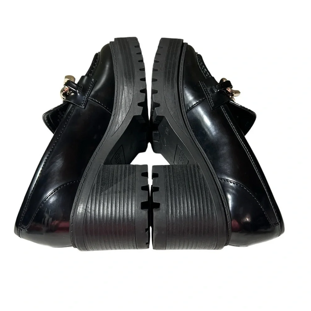 Guess Womens Hillford Chunky Black Patent Leather Gold chain Loafers Sz 6.5M